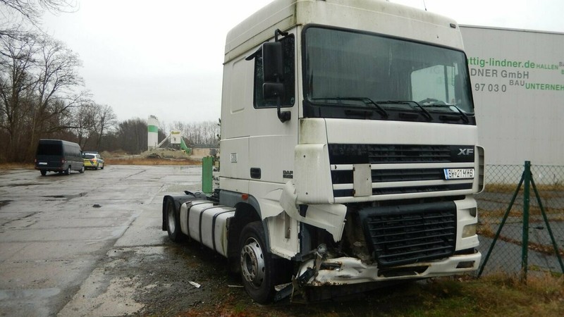 Bei der Autobahnabfahrt Forst monatelang abgestellter, defekter Lkw.