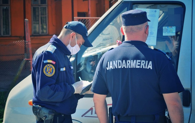 Declaraţia pe propria răspundere necesară pentru justificarea deplasării între localităţi poate fi scrisă și de mână? Răspunsul Jandarmeriei