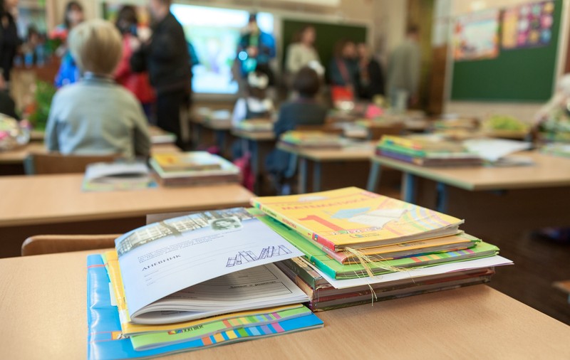 Ce pățesc profesorii ruși care refuză să predea varianta oficială despre războiul din Ucraina. Cazul unui dascăl de istorie