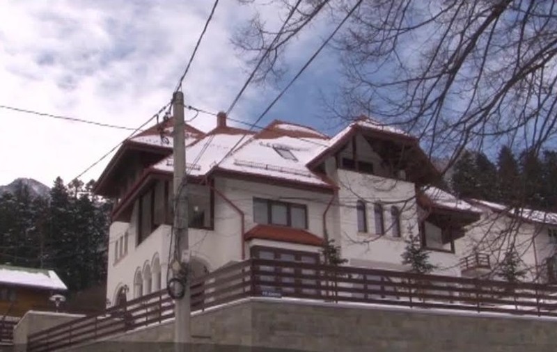 EXCLUSIV. Medicul-șpăgar Lucian Jianu, arest la domiciliu cu jacuzzi, robineți din aur și piscină. Își ispășeşte păcatele într-un palat de peste 400.000 de euro