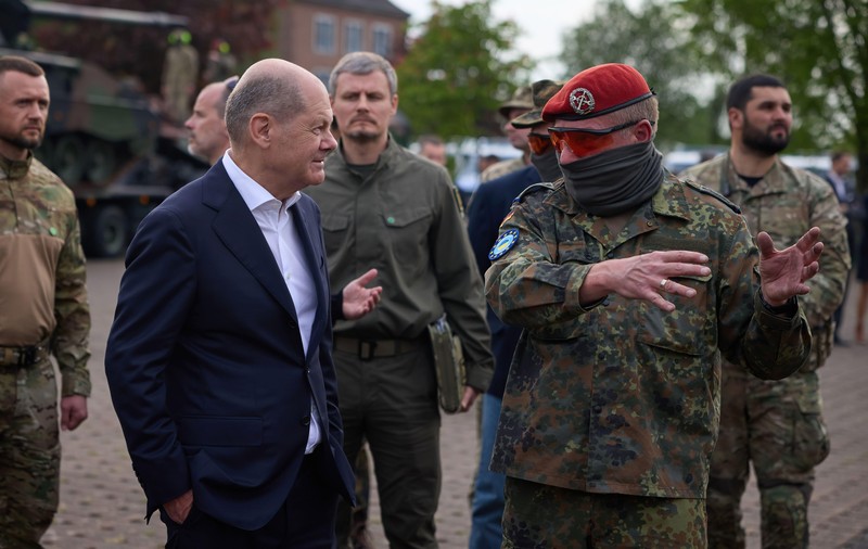 Scholz spune că Germania nu poate să umple golul dacă SUA nu mai trimit arme Ucrainei, în timp ce Casa Albă dă asigurări că sprijinul va continua