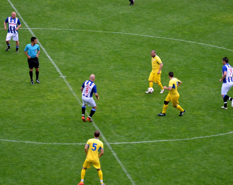 REPORTAJ cu sânge albastru/ Cine este echipa România Regală. Regele lor e golul! Amical cu etichetă cu Heerenveen, pe fostul stadion ”Carol al II-lea”