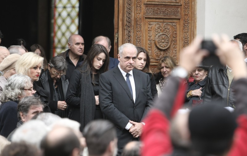 Radu Campeanu a fost înmormântat. Ce frumoase și triste sunt nepoatele fostului politician/ FOTO EXCLUSIV