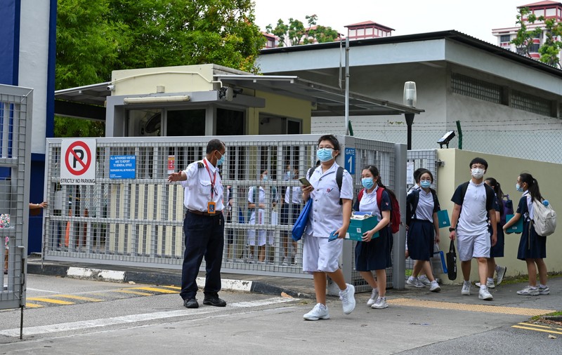 Crimă șocantă în Singapore. Un elev de 13 ani a fost ucis cu toporul, la școală, de un coleg