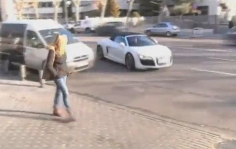 Cristiano Ronaldo era să dea peste o blondă cu maşina | VIDEO