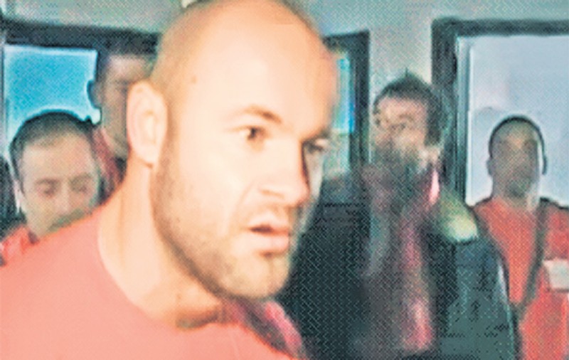 Video | Paznicul agresiv de la UNPR către o jurnalistă venită la reuniunea partidului de la Craiova: "Te prind şi te sparg!"