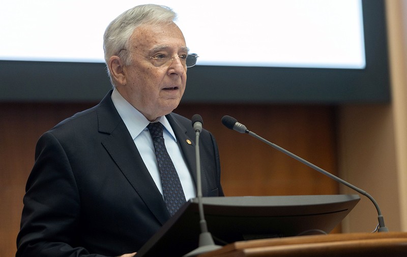 Mugur Isărescu spune că inflația a scăzut în ultimele luni datorită combustibililor mai ieftini