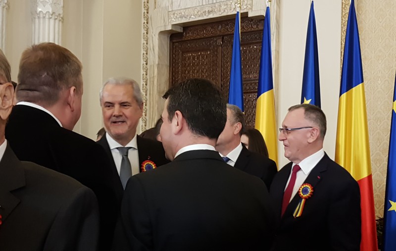 Organizatorul mitingului Diasporei îi cere președintelui Iohannis să-i retragă Steaua României lui Adrian Năstase