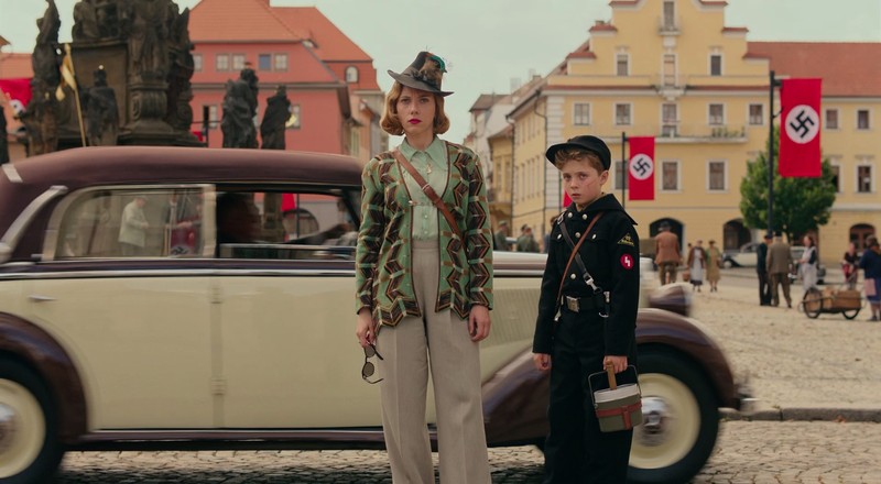 Mama (Scarlett Johansson) știe adevărul despre Jojo / Foto: Fox Searchlight Pictures