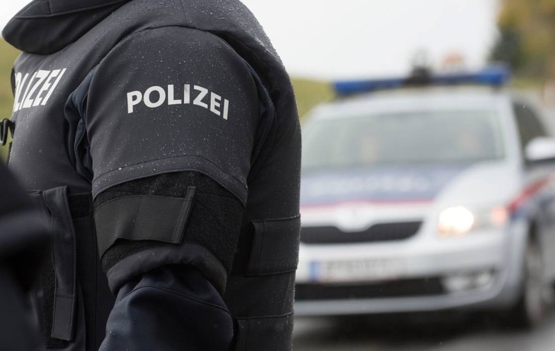 Un român a fost oprit de poliție pe o autostradă din Austria și dus imediat la secție: ce ascundea în duba pe care o conducea