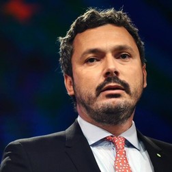 Răzvan Nicolescu, fost ministru al energiei, spune că „ANRE este un loc de oferit sinecuri, nu de rezolvat probleme ale consumatorilor” | Sursa foto: Facebook