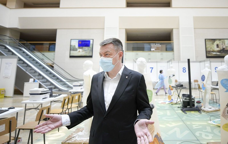 Ministrul culturii: Ne gândim la o caravană cu vedete care să convingă populația să se vaccineze anti-COVID