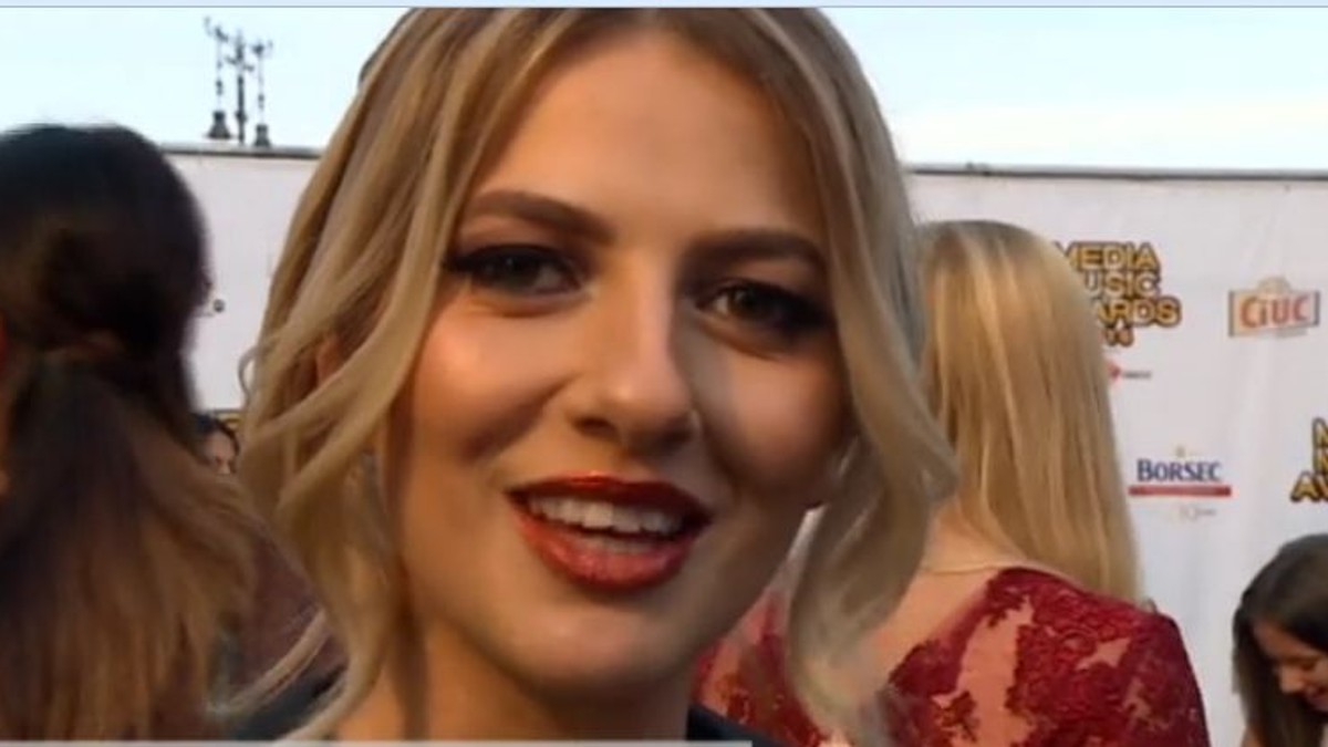 Lidia Buble s-a tuns. Fanii au reacționat. Nu îmi place. Îl donezi?