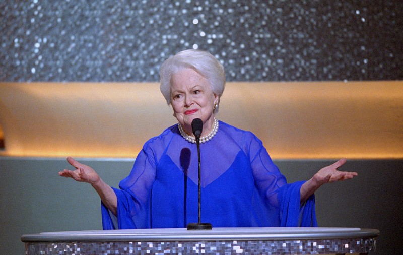 Actrița Olivia de Havilland din filmul “Pe aripile vântului” a împlinit 100 de ani