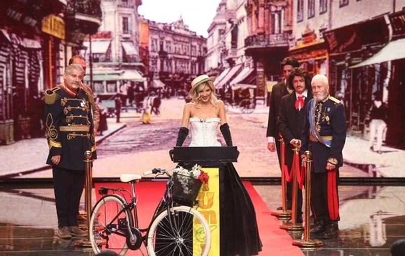 Ramona Olaru, glume la adresa Danielei Crudu și Adelinei Pestrițu. „Și-a luat un peștișor auriu cu care merge peste tot”