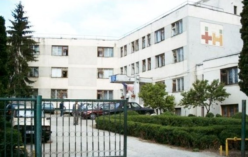 Patru infirmiere din Hârlău, condamnate la câte un an de închisoare pentru că au bătut o pacientă cu probleme psihice. Au lovit-o chiar și cu o scândură la fund