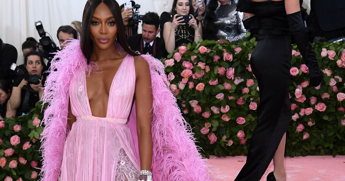 Naomi Campbell s-a filmat la cumpărături în hipermarket. Ce dezvăluiri a făcut despre alimentația ei