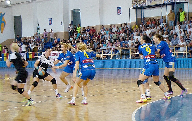 HCM Roman a bătut Corona Brașov, în duelul românesc din EHF Cup