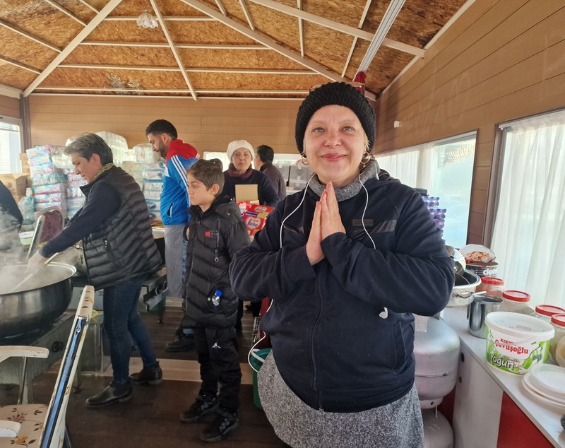 REPORTAJ VIDEO DIN TURCIA. O zi din viaţa unei românce voluntare în Gaziantepul distrus de cutremur: „Trebuie să uit ce s-a întâmplat ca să pot ajuta”