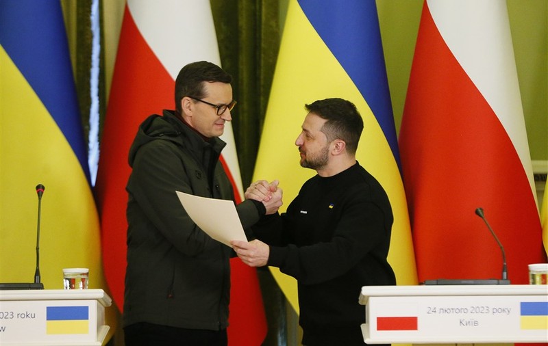 Varșovia va trimite Ucrainei încă 60 de tancuri. Premierul Mateusz Morawiecki susține că Polonia "urma să fie următoarea pe lista" Rusiei