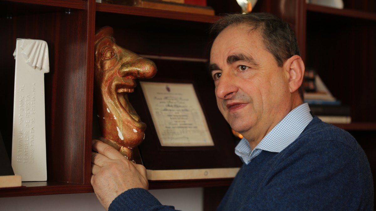 Vasile Muraru este actor de 40 de ani și directorul Teatrului de Revistă Constantin Tănase