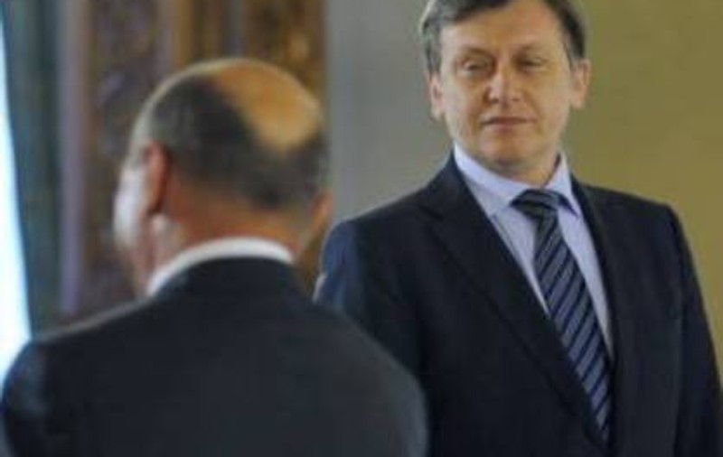 Crin Antonescu nu S-A PUTUT ABȚINE! Vezi ce GROZĂVII a spus despre TRAIAN BĂSESCU!