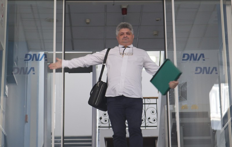 4 luni pauză de judecată după 3 ani. Procesul lui Secureanu a avut termen în ianuarie, următorul va fi în mai din cauza grevelor și coronavirusului