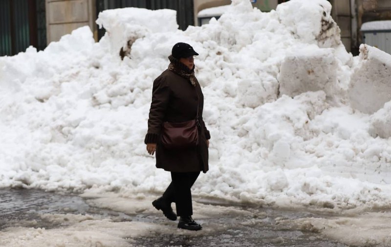 Ninsori viscolite și zăpadă troienită, anunțate de ANM, până mâine: zonele care n-au scăpat de fenomenele meteo severe