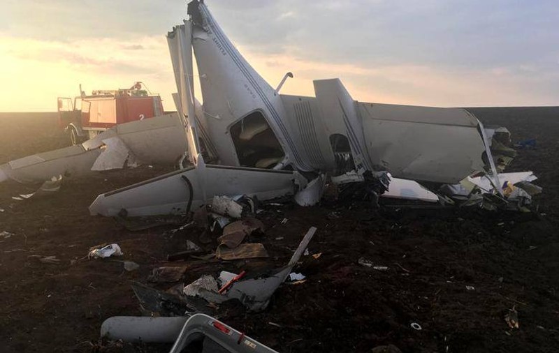 Un avion de instrucție s-a prăbușit la Tuzla! O persoană a murit și alta a fost rănită / VIDEO & FOTO