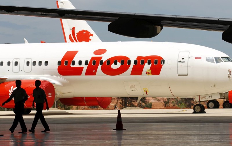 Avionul Lion Air prăbușit în Indonezia avea probleme la motor dinainte. Foștii pasageri povestesc coșmarul prin care au trecut cu o zi înainte de tragedie