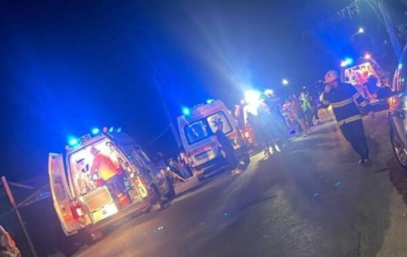Un tânăr de 19 ani a intrat cu mașina într-o terasă din orașul Piatra Olt și a rănit mai mulți oameni. Nu era nici băut, nici drogat