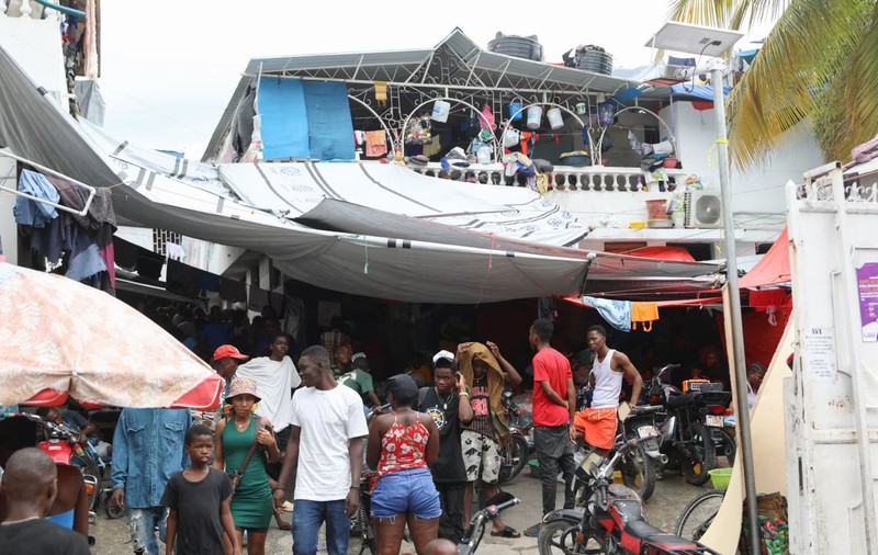 Reportaj cutremurător din Haiti, un stat eșuat: gangsterii cer negocieri, altfel sunt gata să răstoarne ultimul bastion al guvernului