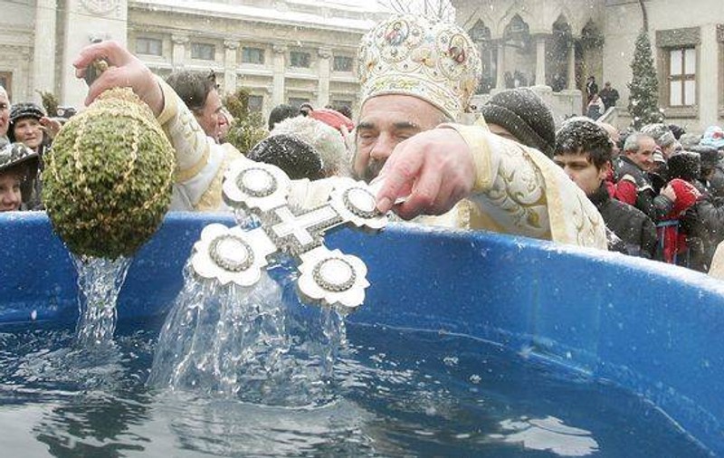 Pregătiri de BOBOTEAZĂ: peste 100.000 de sticle cu apă sfinţită, la Constanţa