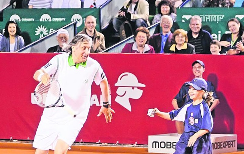 Nasty şi micuţa Silvia au făcut spectacol marţi, la turneul Năstase-Ţiriac Trophy