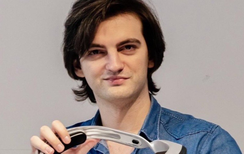 Un român a ajuns în top 10 cei mai inovatori tineri din lume cu o invenție pentru oamenii care nu văd: „Are o misiune clară”