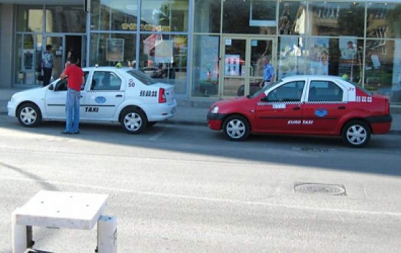 O taximetristă a fost bătută, ameninţată cu un cuţit şi abuzată de un client