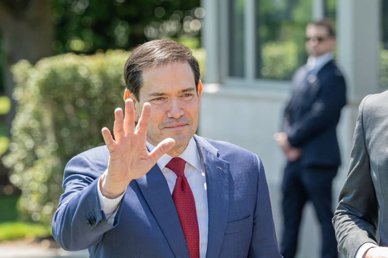 Marco Rubio salută presa înainte de a pleca spre Beijing Foto: Profimedia