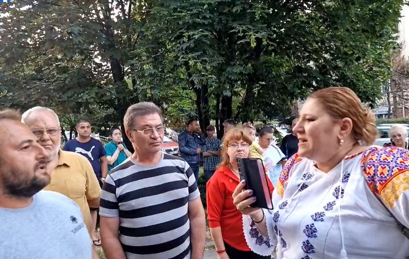VIDEO | Soțul senatoarei Diana Șoșoacă a îmbrâncit un tânăr la un protest de susținere a bisericii ilegale din Constanța
