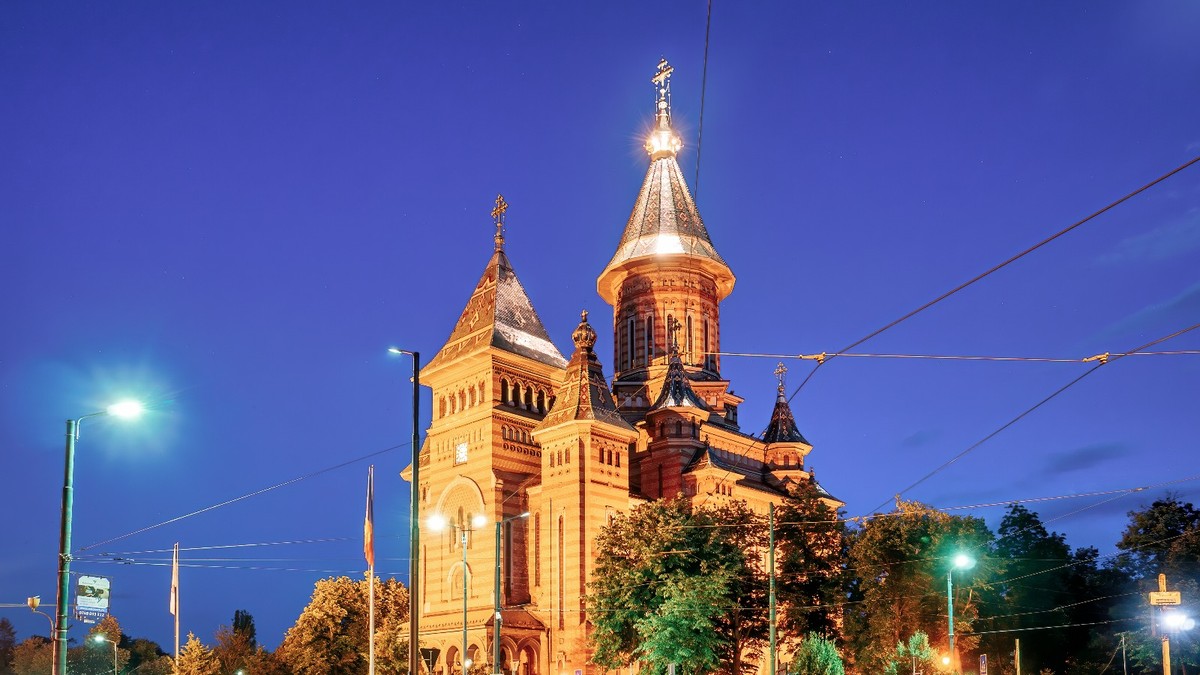 Catedrala Mitropolitană din Timișoara noaptea