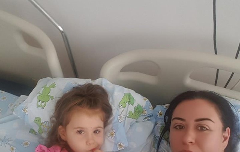 Oana Roman a postat pe Facebook o imagine cu fiica ei, iar fanii s-au luat la ceartă. Vedeta a reacțioant imediat