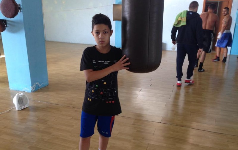 Un puşti de 12 ani visează să ajungă campion mondial. Ar intra în ring cu Doroftei şi cu Roy Jones Jr!