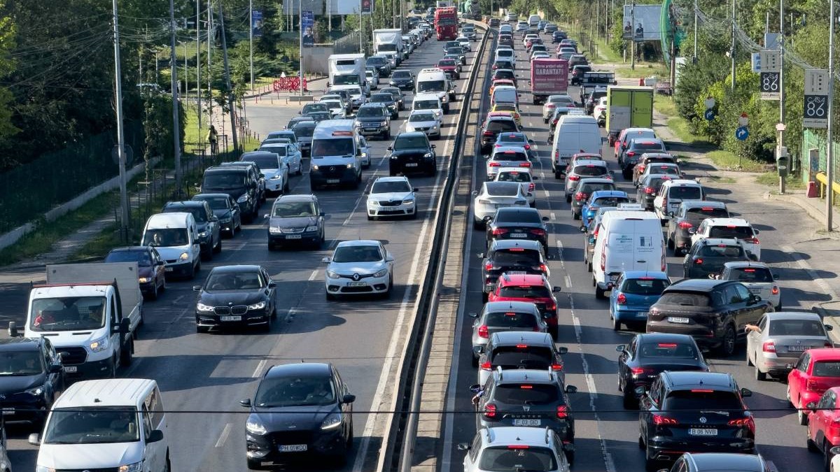 Aglomerație de mașini care circulă în coloană pe DN1