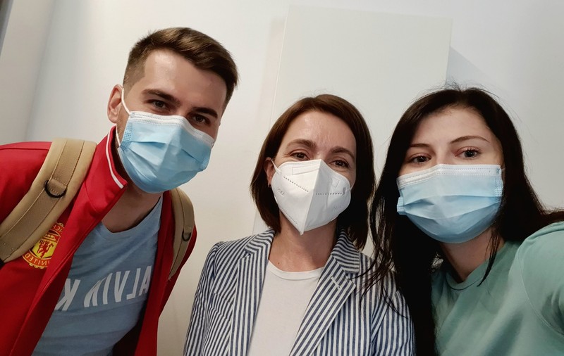 Maia Sandu a mers în Austria la clasa economic. „Singurică, cu un bagaj mic și atât de modestă”