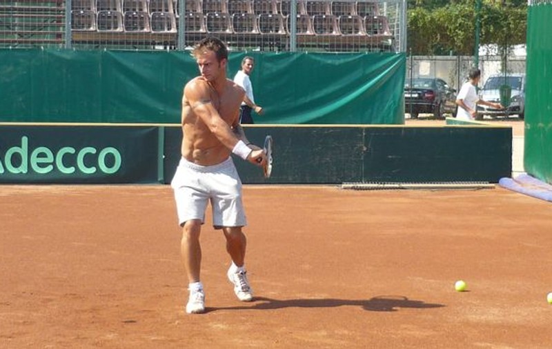 Fetelor, haideţi la tenis! Ia uite ce jucători buni are România!
