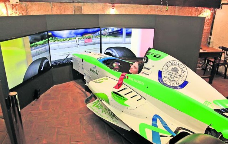 Aşa se antrenează un pilot de curse! 