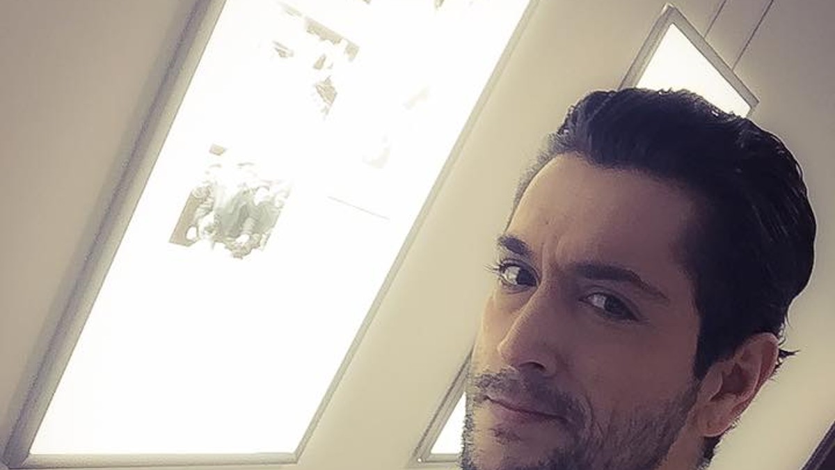 cezar Ouatu, îmbrăcat în costum popular
