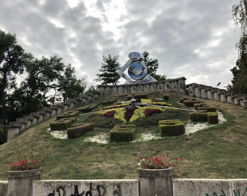 GALERIE FOTO/ Ceasul Floral din Timișoara, unic în țară, nu mai dă ora exactă de mulți ani. Când va fi reparat