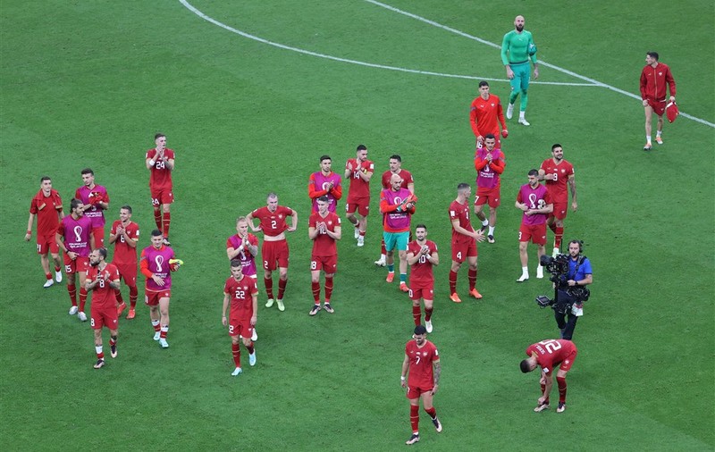 Un steag afișat de fotbaliștii sârbi în vestiar, la Cupa Mondială, inflamează spiritele în relația cu Kosovo. Prima măsură anunțată de FIFA