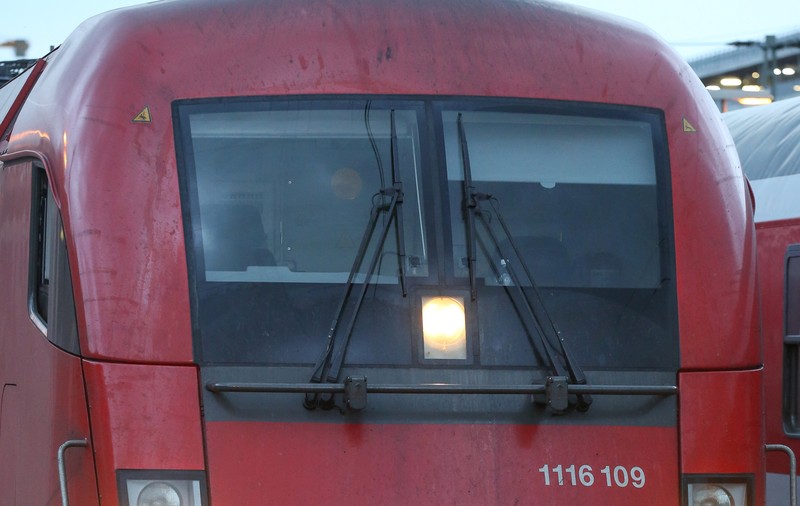 Cel puțin nouă răniți într-o coliziune dintre un tren și un autobuz în Germania