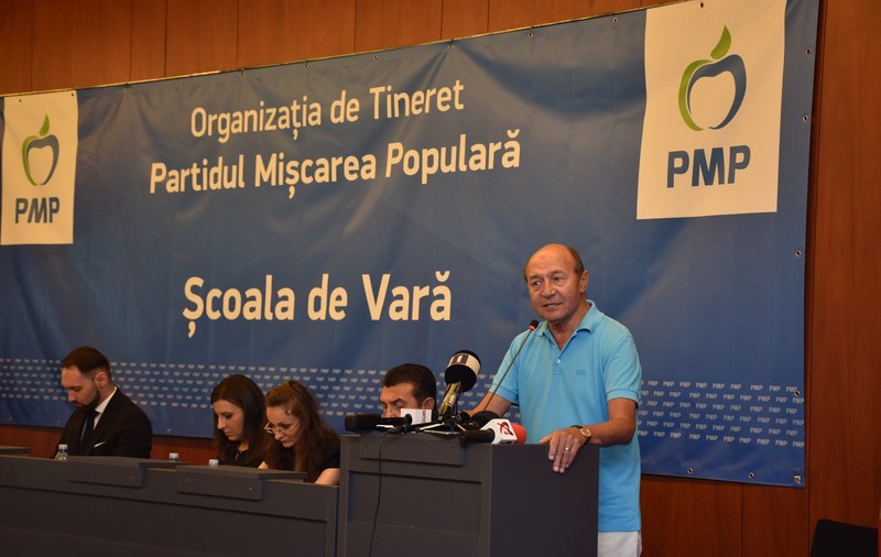 Băsescu vrea moțiune de cenzură: Opoziția are toate motivele: pesta porcină, managementul dezastruos al Guvernului, mineriada din 10 august și criza internă din PSD
